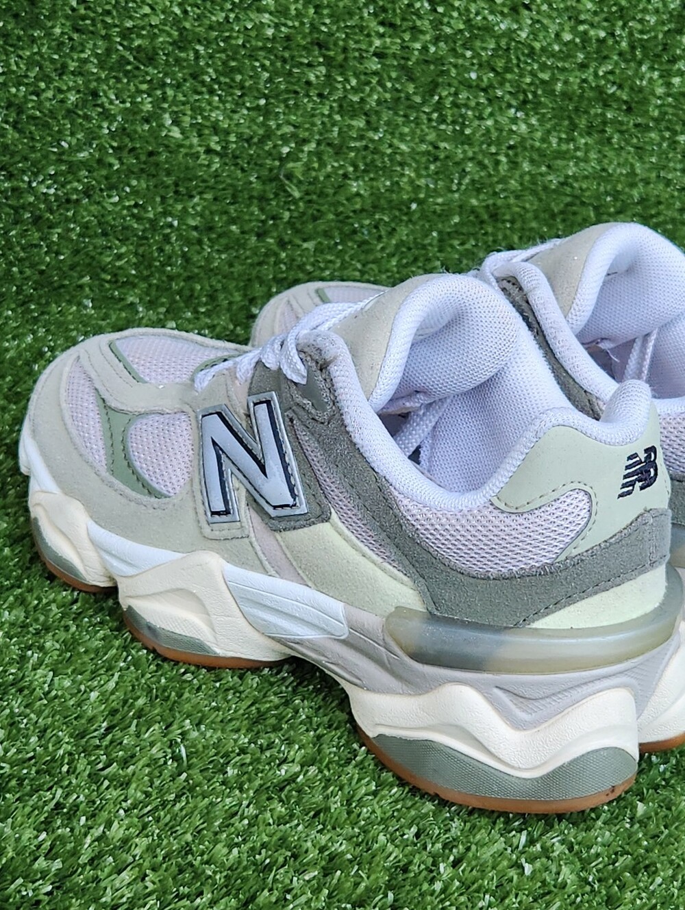 New Balance 9060 Little Girls Size 13 Athletic-Lifestyle Running Sneakers Shoes - Picture 4 of 16